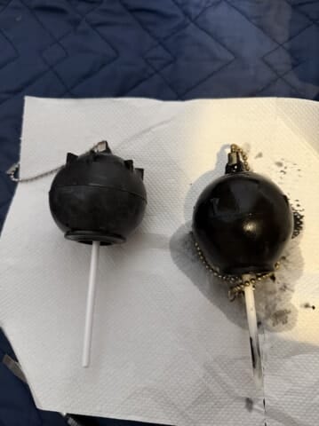 左が新しい部品です