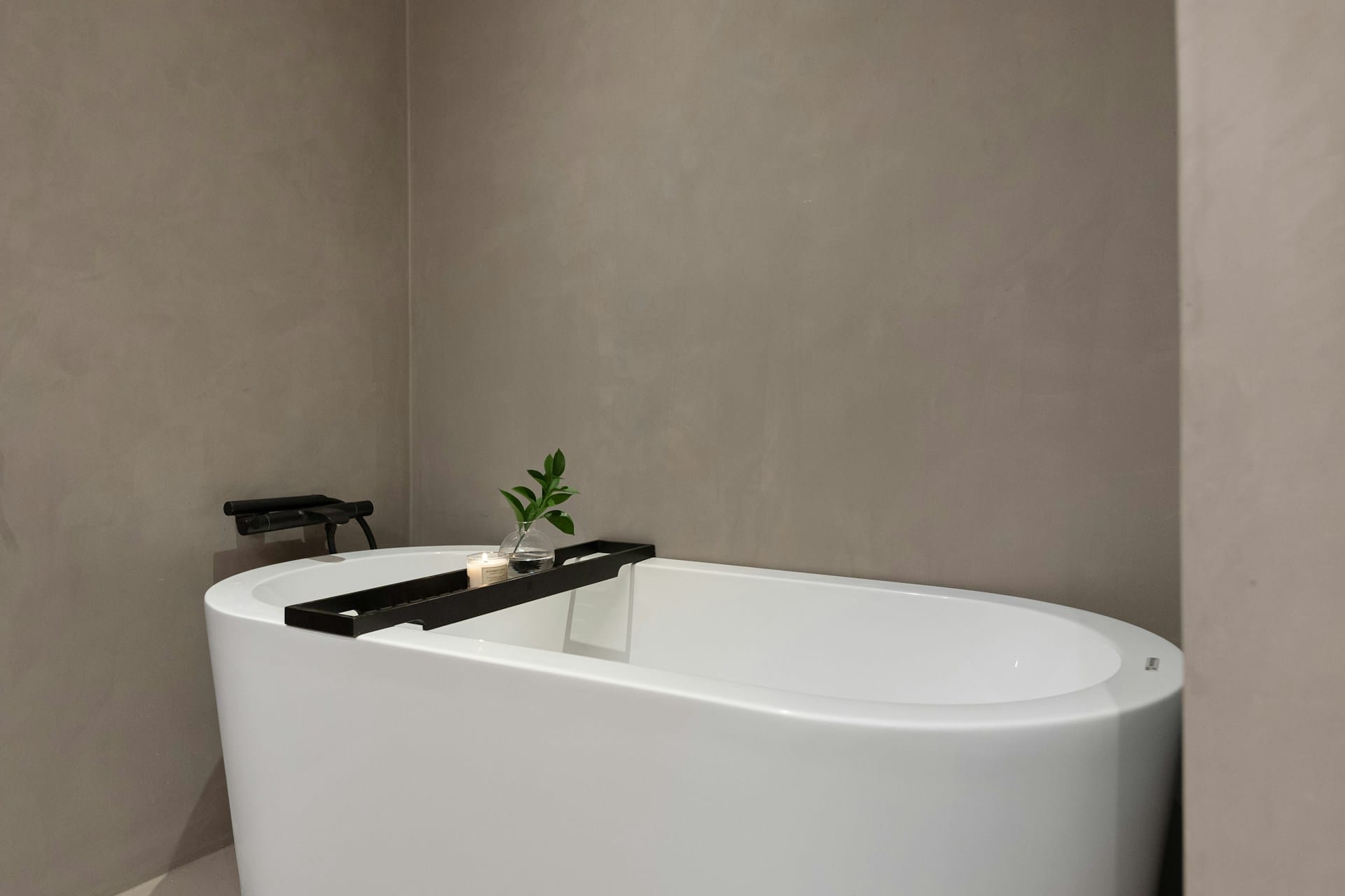 お風呂のでこぼこな天井にカビが生える原因