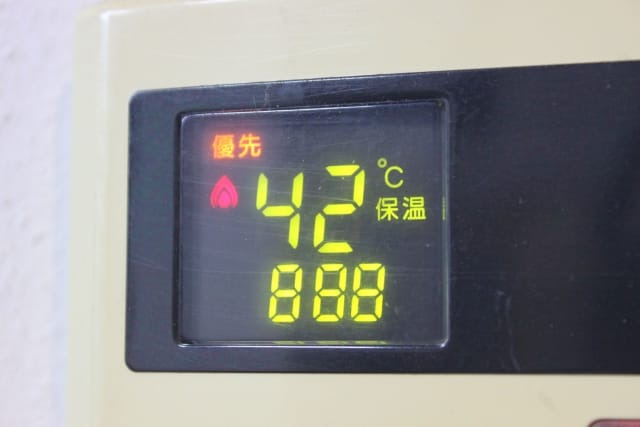 給湯器エラー「888・88」は点検時期のお知らせ