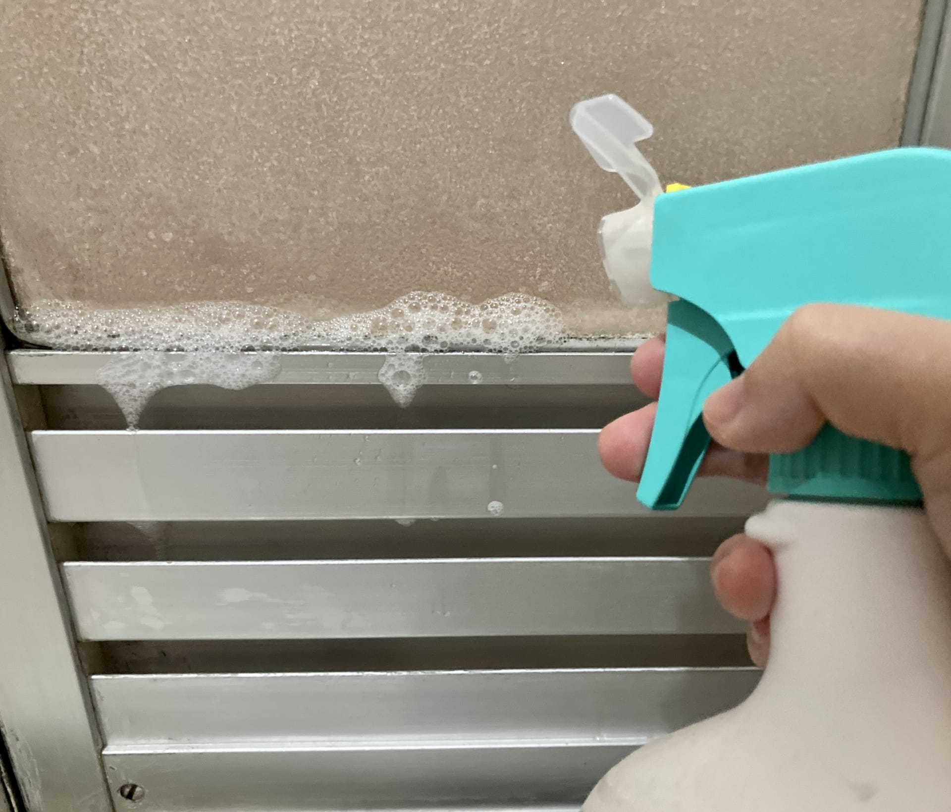 カビが生えやすいお風呂のドアのゴムパッキン