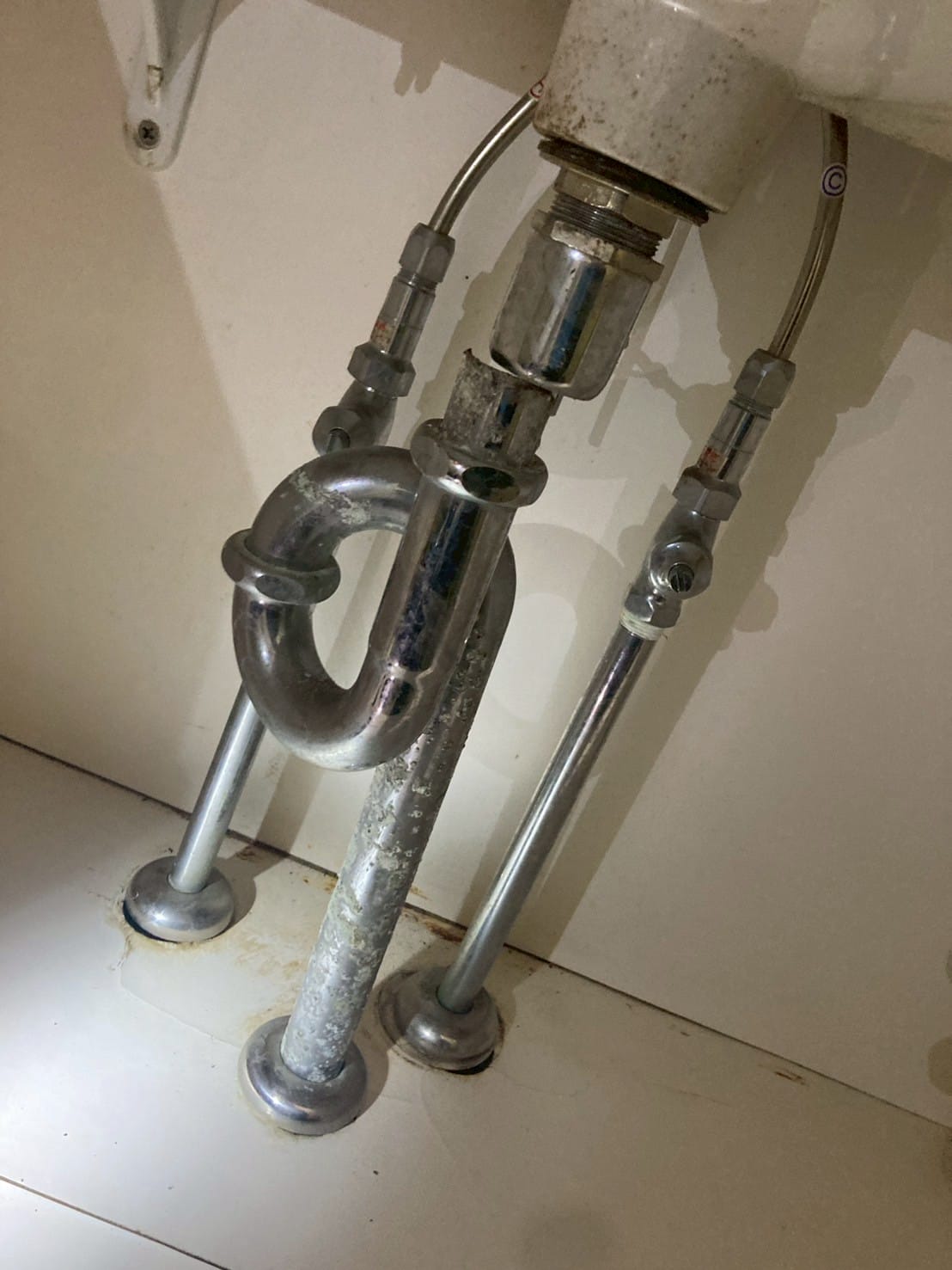 洗面排水トラップ交換前