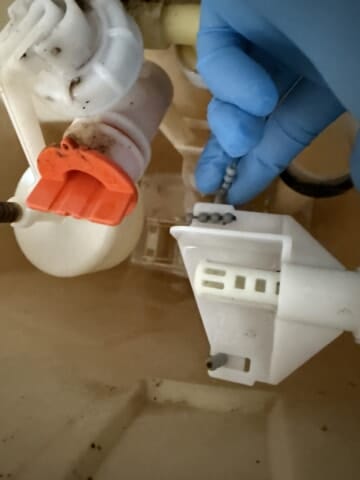 排水弁のチェーンが切れてます