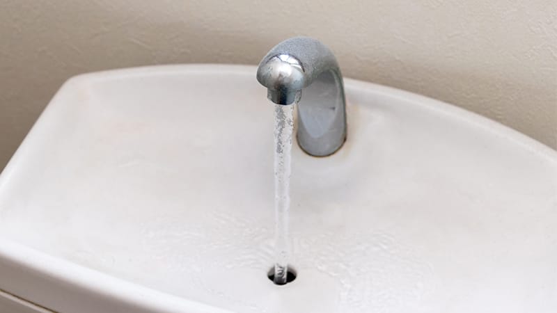 トイレの手洗い管の水量を調整する方法