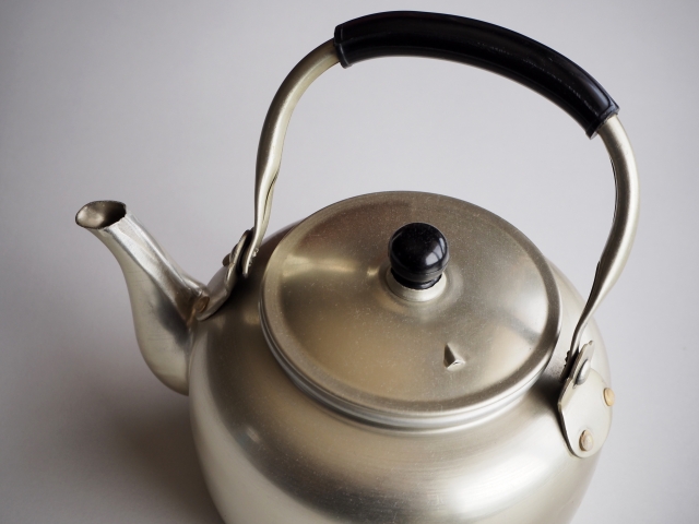 アルマイトのやかん