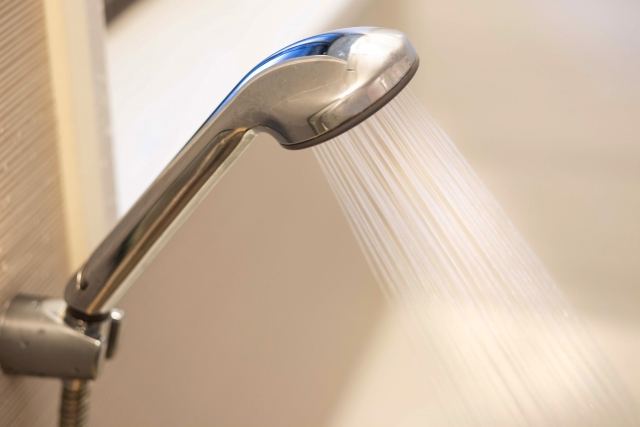 お風呂のシャワーだけお湯が出ない原因