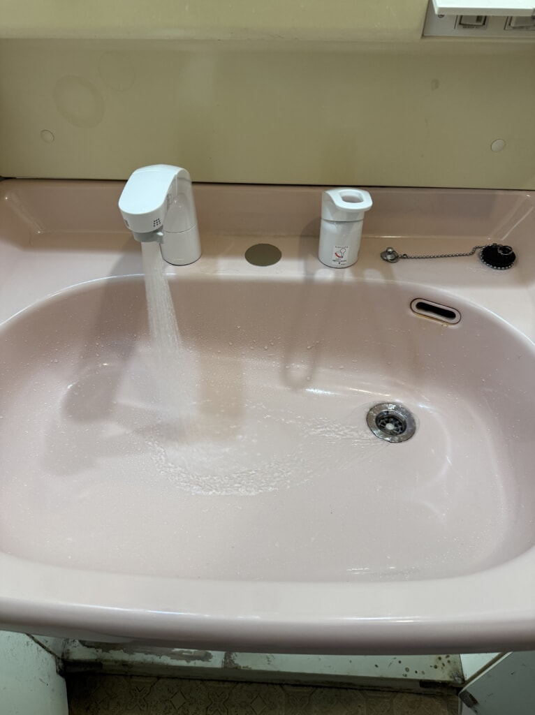 INAX2つ穴の水栓へ交換