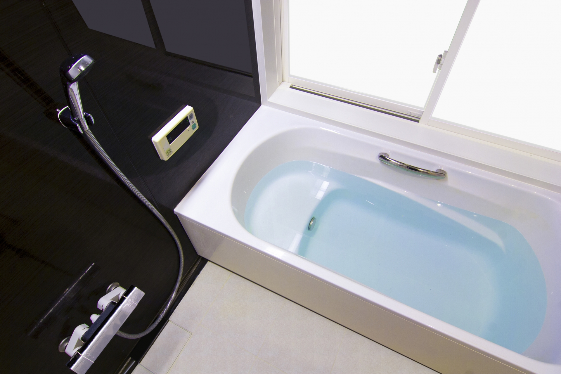 お風呂の水垢を落とす注意点