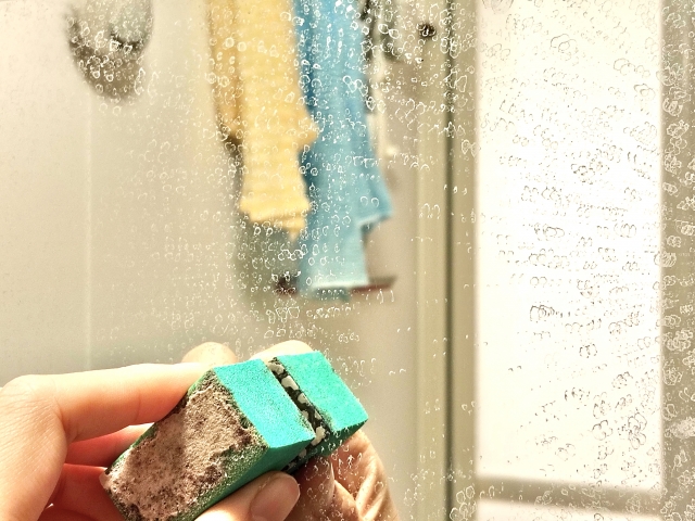 何を試しても落ちない頑固な鏡汚れの対処法