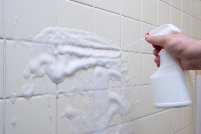 【洗剤の種類別】お風呂のピンク汚れの落とし方