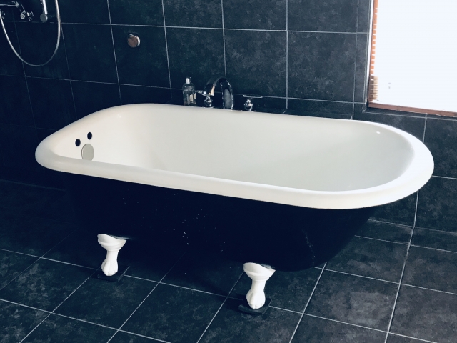 交換費用の大半を占めるバスタブの種類