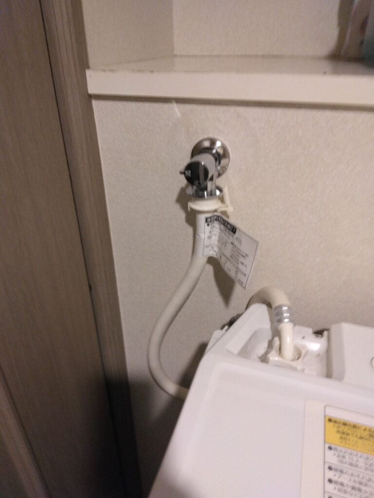 緊急止水弁付き横水栓