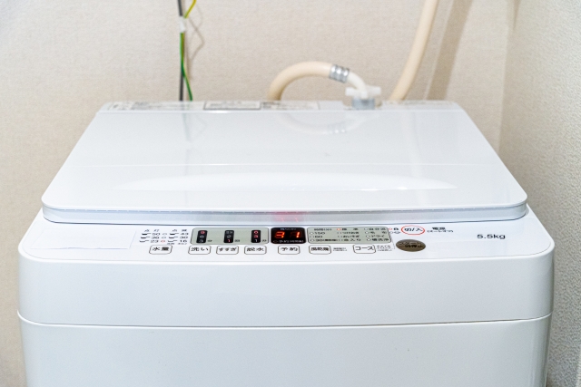 洗濯機の水漏れ時に修理と買い替えを見極めるポイント