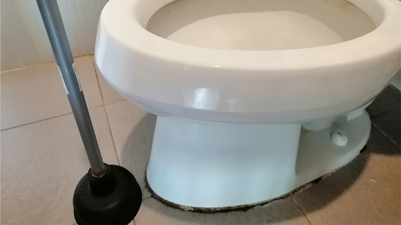 タンポンをトイレに落とした・流したときにやるべきこと