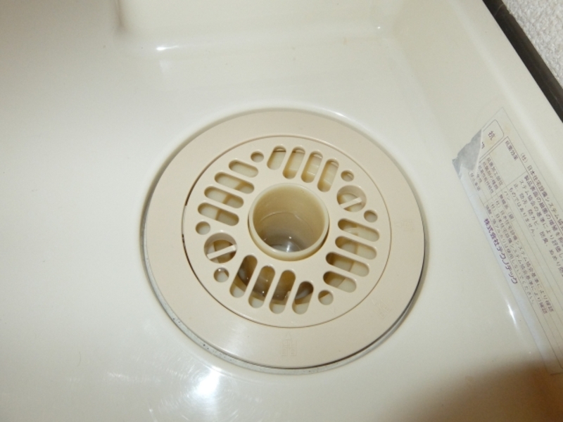 洗濯機の排水トラップを自分で交換するところ